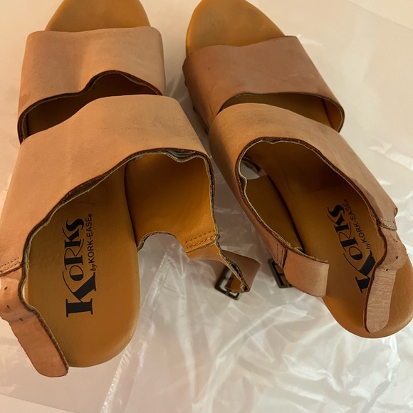 Korks by Kork-Ease Annaleigh Studded Platform Clog Sandals Natural Tan Size 6.5 - Picture 2 of 8